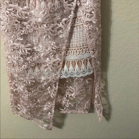 Elliatt Dress Blush Pink Floral Lace Mid - Picture 8 of 12